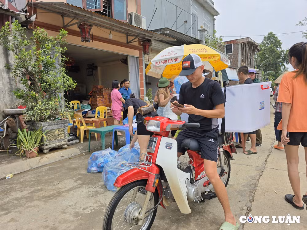 nhung nguoi hung tham lang tiep suc cho nguoi dan vung ngap lut hinh 3