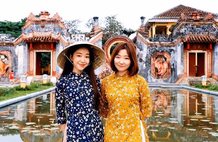 viet nam la diem den hap dan thu hai cua du khach han dip tet trung thu hinh 1