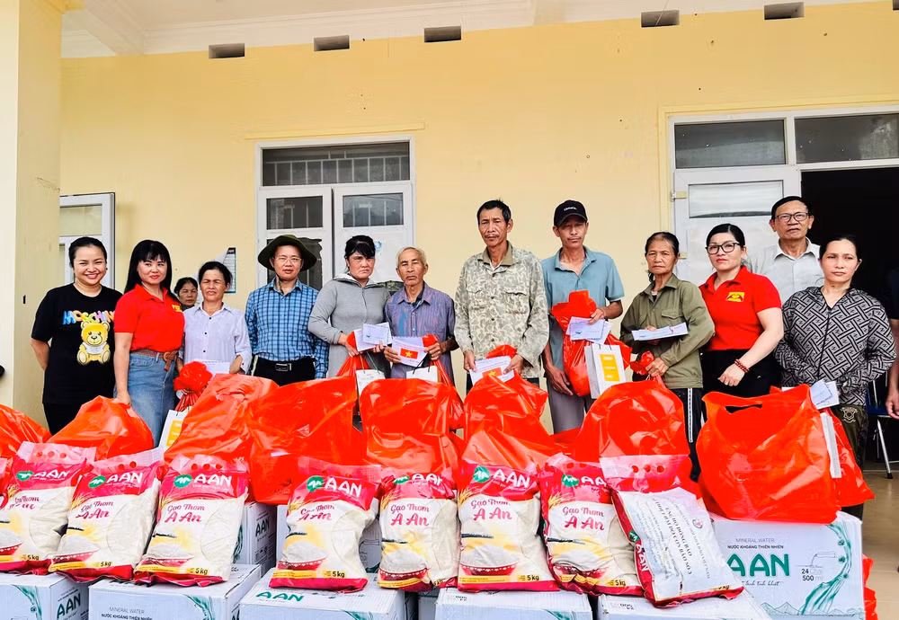 hoi nha bao tinh quang ninh ho tro nguoi dan xa dao ban sen huyen van don khac phuc hau qua sau mua bao hinh 2