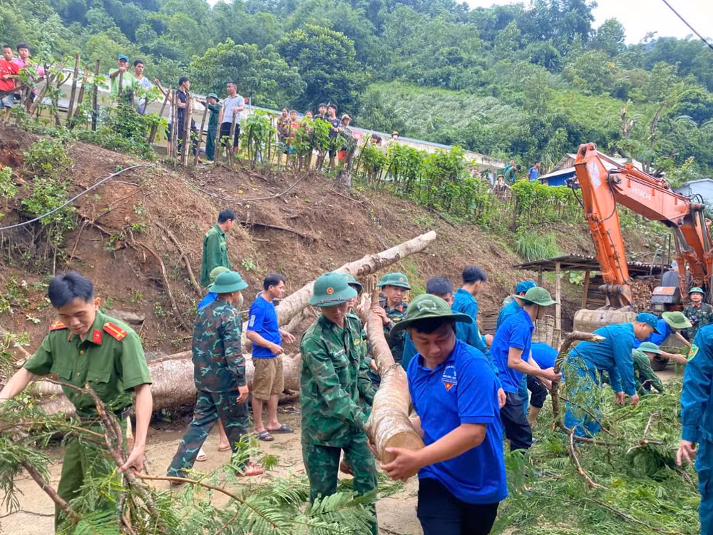 cong an thanh hoa ho tro giup do nhan dan bi anh huong cua bao so 3 hinh 1