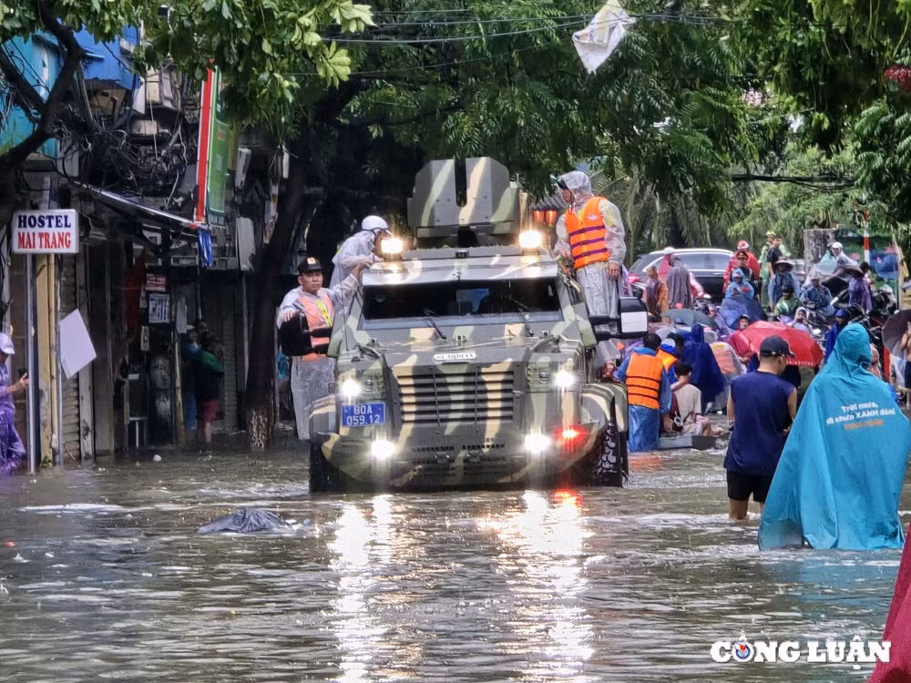 nuoc van chua co dau hieu rut khoi vung lu phuc xa va chuong duong hinh 3