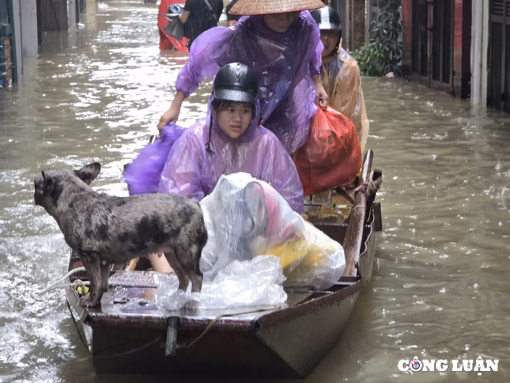 nuoc van chua co dau hieu rut khoi vung lu phuc xa va chuong duong hinh 6