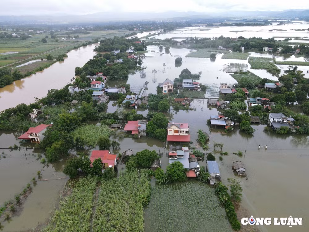 nuoc lu dang cao 100 ho dan o thanh hoa bi co lap hinh 1