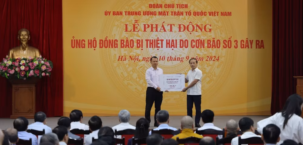 petrolimex ung ho 12 ty dong de khac phuc thiet hai mua lu sau bao so 3 yagi hinh 2