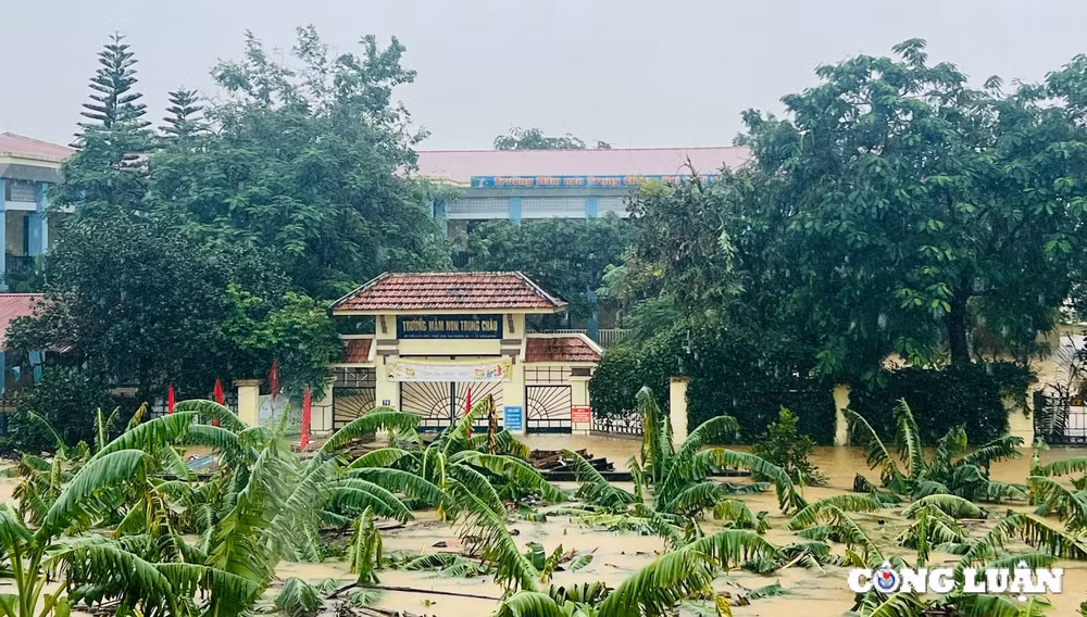 ha noi lu song hong vuot muc bao dong 2 de doa quan huyen ngoai thanh hinh 1