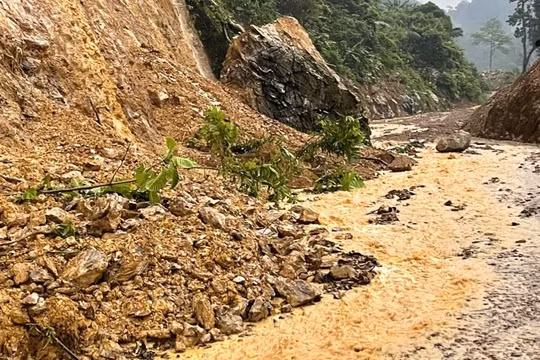 Quảng Trị: Mưa lớn gây ngập, chia cắt nhiều khu vực miền núi
