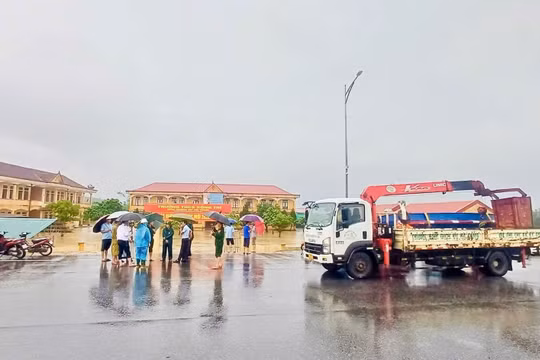 Mưa lớn gây ngập cục bộ, sơ tán học sinh tại Hà Tĩnh