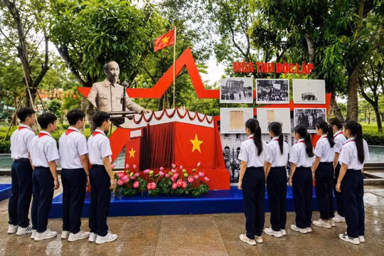 Từ làng Sen đến mùa Thu Độc lập qua “Hành trình theo chân Bác”