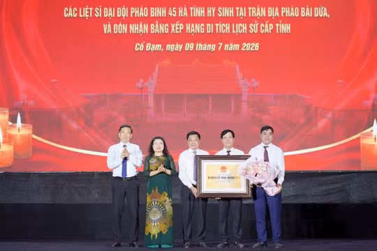 Trang trọng tri ân các liệt sĩ Đại đội Pháo binh 45 Hà Tĩnh, đón nhận bằng xếp hạng di tích lịch sử cấp tỉnh