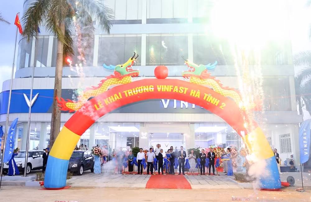 khai truong showroom vinfast ha tinh co so 2 hinh 4