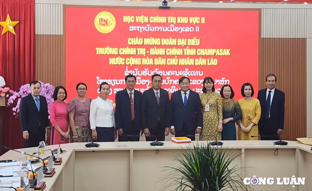 hoc vien chinh tri khu vuc ii tiep don va lam viec voi doan dai bieu truong chinh tri hanh chinh tinh champasak lao hinh 6