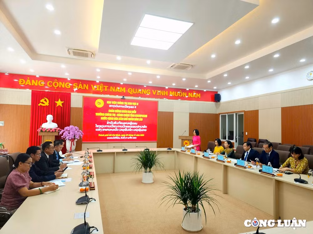 hoc vien chinh tri khu vuc ii tiep don va lam viec voi doan dai bieu truong chinh tri hanh chinh tinh champasak lao hinh 1