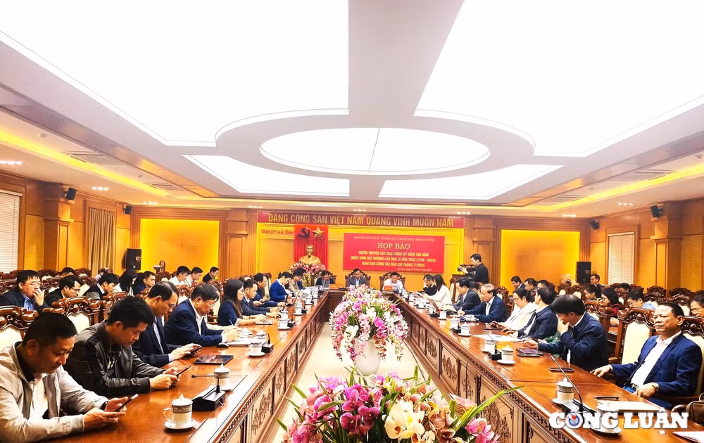 nhieu hoat dong huong toi ky niem 300 nam ngay sinh hai thuong lan ong le huu trac hinh 1