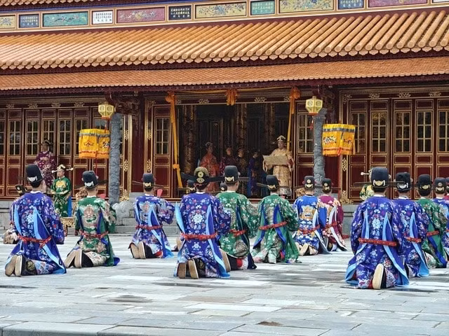 vi sao dien thai hoa mac ao moi nhung van duoc danh gia cao hinh 2