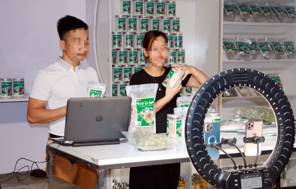 siet chat quan ly kiem soat thuc pham tren cac san thuong mai dien tu hinh 1