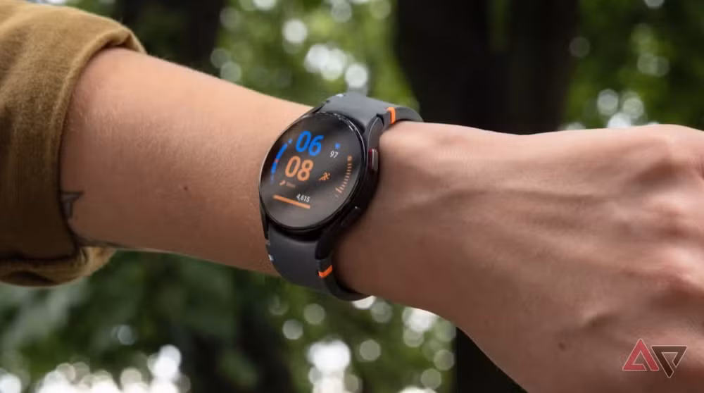 so sanh galaxy watch fe va pixel watch 2 lua chon dong ho thong minh tam trung tot nhat hinh 3