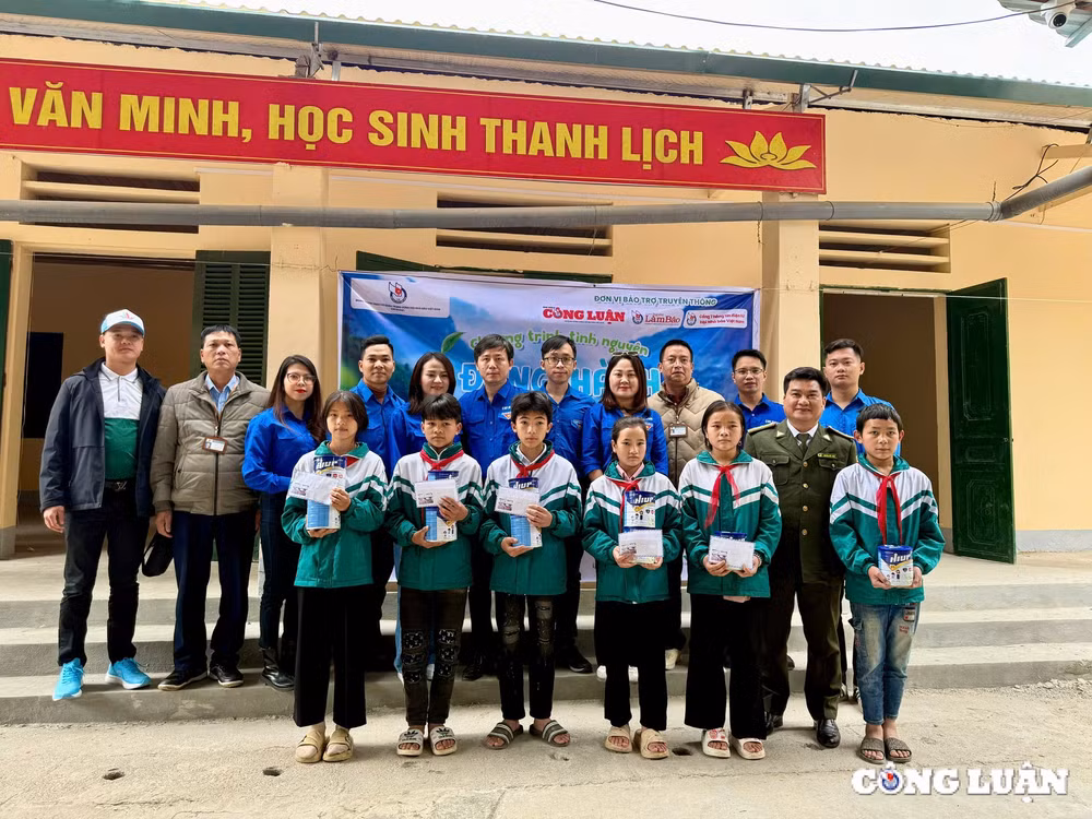 chi doan 1 doan thanh nien co quan trung uong hoi nha bao viet nam dong hanh cung tre em vung cao vuot kho hinh 3