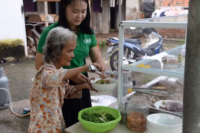 quan hu tiu ven duong cua nguoi phu nu nang 27kg hinh 1