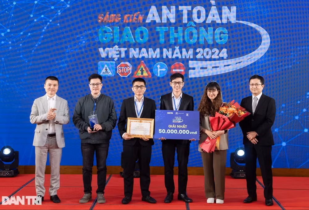 bao dan tri trao nhieu giai ve sang kien an toan giao thong viet nam nam 2024 hinh 1