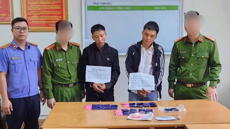 bat 2 con nghien van chuyen ma tuy tu son la ve ha noi tieu thu hinh 1