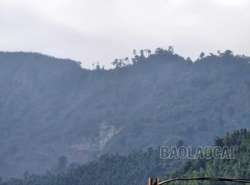 lao cai sang nay bat ngo phat ra tieng no lon tren nui lang nu hinh 1