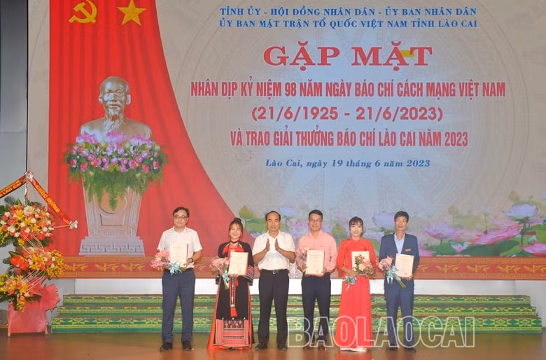 nhieu tac pham duoc dau tu cong phu co tinh phat hien van de moi hinh 1