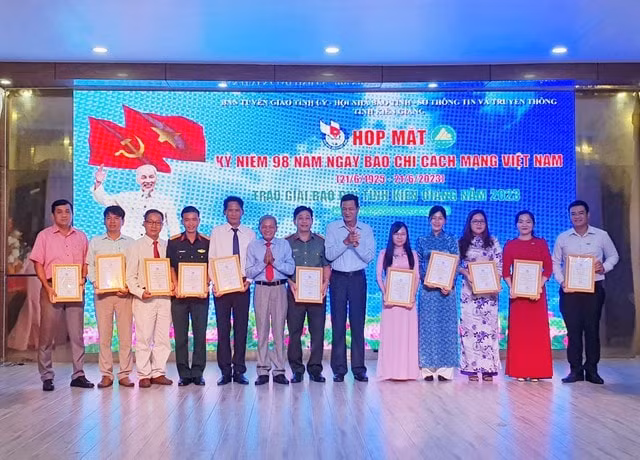 trao giai cho 48 tac pham xuat sac tham du giai bao chi tinh kien giang nam 2023 hinh 1