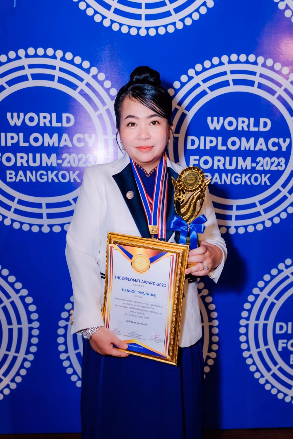 doanh nhan ngoc thu vinh du nhan giai thuong quoc te giai thuong nha ngoai giao 2023 hinh 2