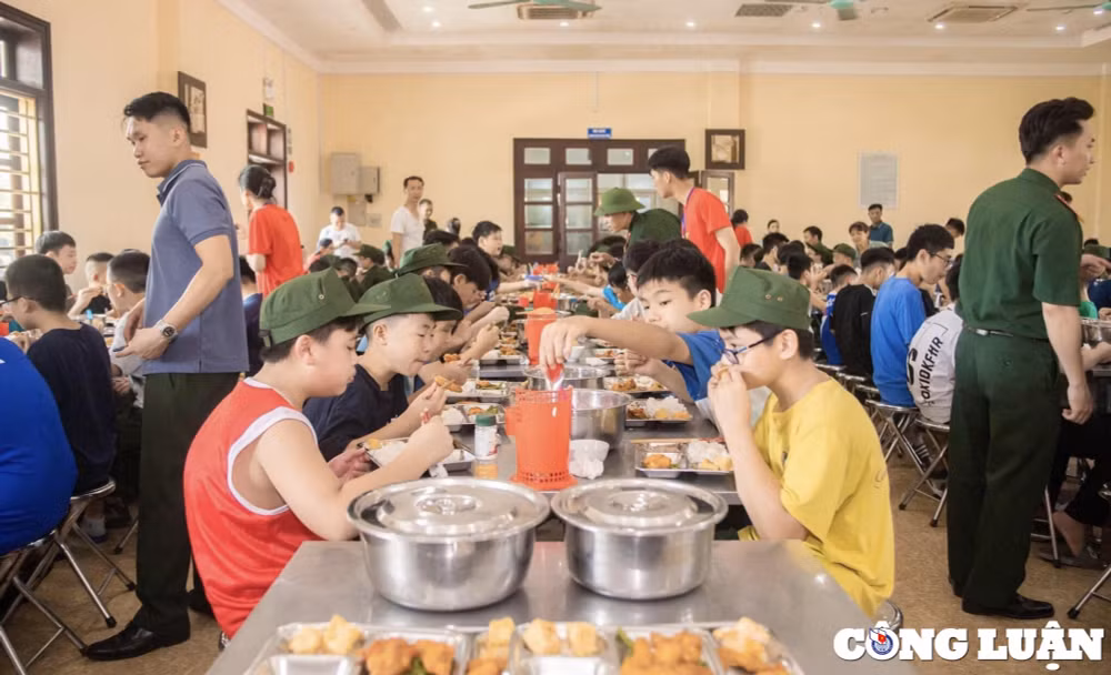 nhieu phu huynh sot sang tim cac khoa hoc he cho con vi khong co nguoi trong tre hinh 3