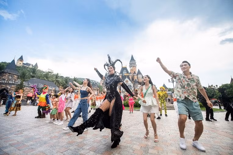 cho doi gi man ket hop dinh cao giua nghe si viet va sieu sao chalie puth neu dien ra tai 8wonder hinh 6