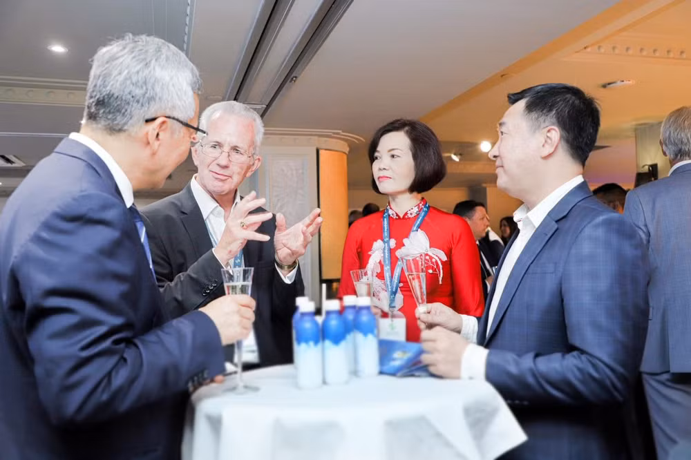 vinamilk dai dien duy nhat den tu asean tham luan va nhan giai thuong lon tai hoi nghi sua toan cau hinh 2
