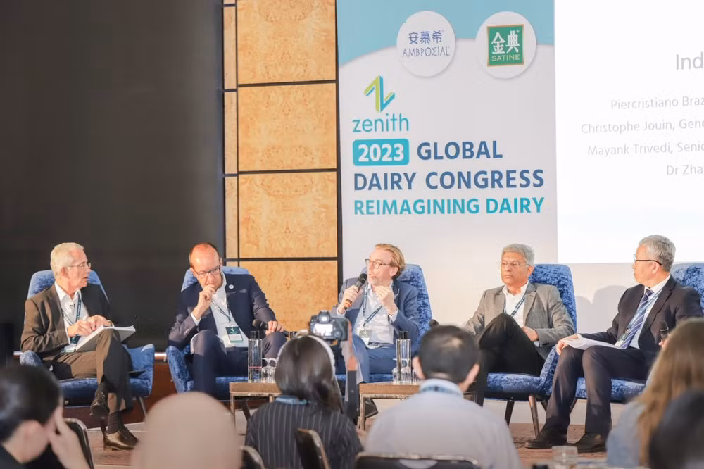 vinamilk dai dien duy nhat den tu asean tham luan va nhan giai thuong lon tai hoi nghi sua toan cau hinh 8