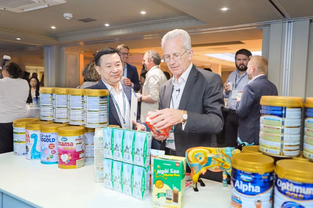 vinamilk dai dien duy nhat den tu asean tham luan va nhan giai thuong lon tai hoi nghi sua toan cau hinh 4