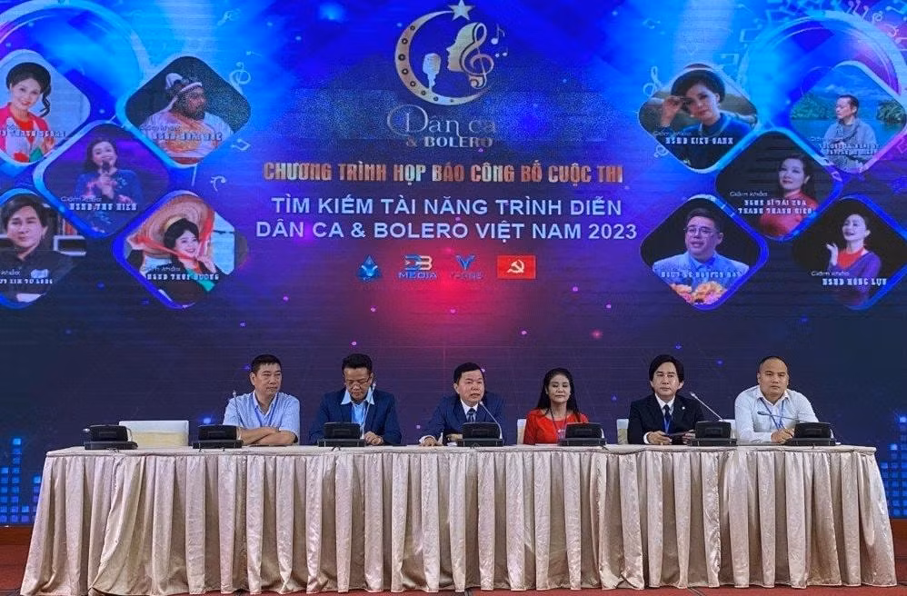 dan nghe si noi tieng ngoi ghe nong cuoc thi tim kiem tai nang trinh dien dan ca va bolero viet nam 2023 hinh 1