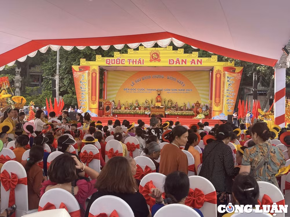 dong dao nguoi dan tham du le hoi banh chung banh giay nam 2023 hinh 1