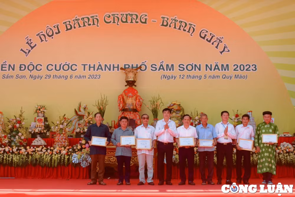 nhung hinh anh dep tai le hoi banh chung banh giay nam 2023 hinh 15