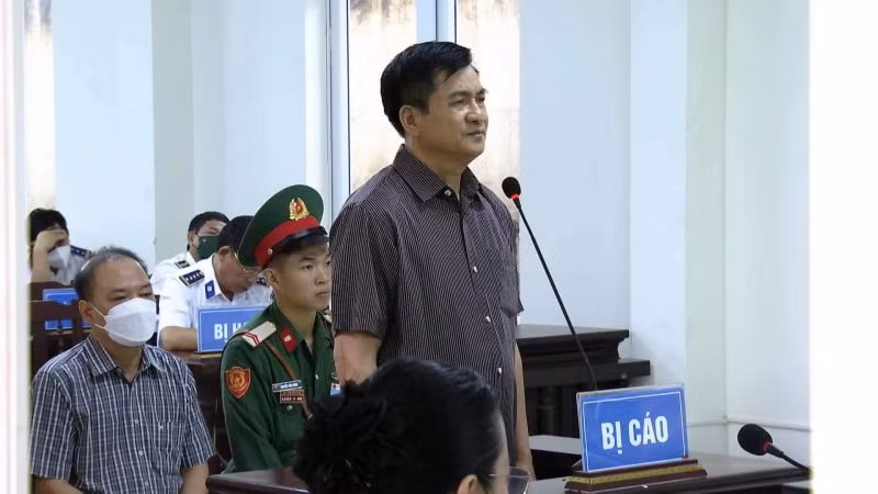 cuu tu lenh canh sat bien linh an 16 nam tu voi cao buoc chu muu tham o 50 ty dong hinh 2