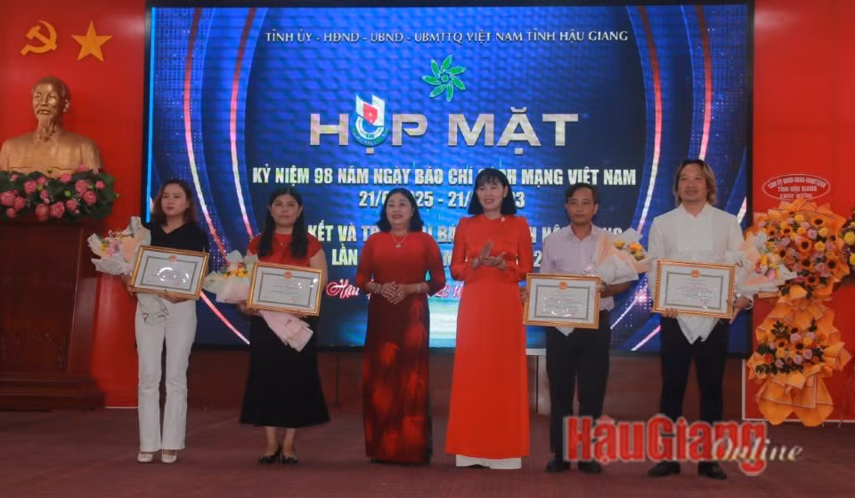 hau giang trao giai cho cac tac pham dat giai bao chi tinh lan thu xix nam 2023 hinh 1