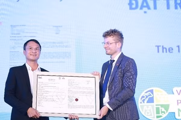 vinamilk cong bo lo trinh tien den net zero 2050 khi co 2 don vi dau tien so huu chung nhan trung hoa cac bon hinh 3