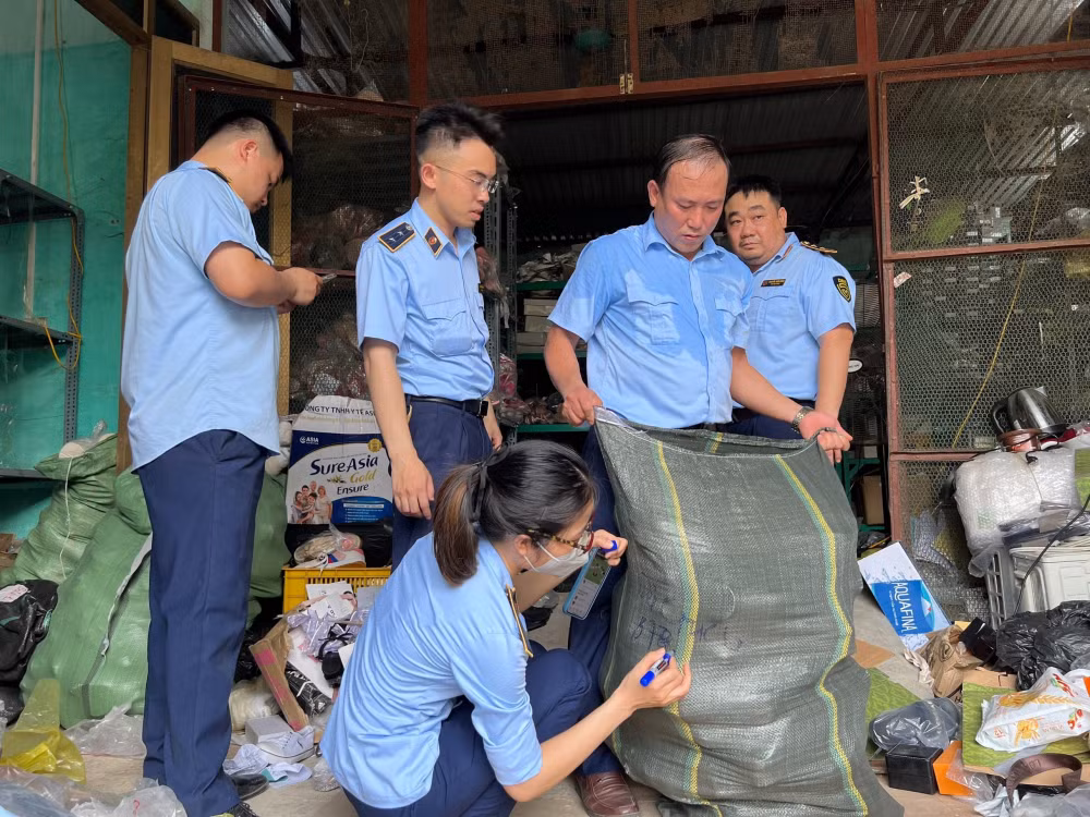 bao nha bao va cong luan da tich cuc thong tin ve cac vu viec kiem tra bat giu hang gia hang nhai hinh 2