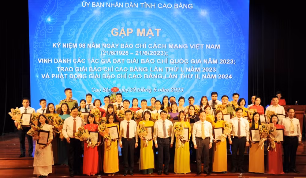 giai bao chi cao bang lan thu i nam 2023 trao giai cho 35 tac pham bao chi xuat sac hinh 1