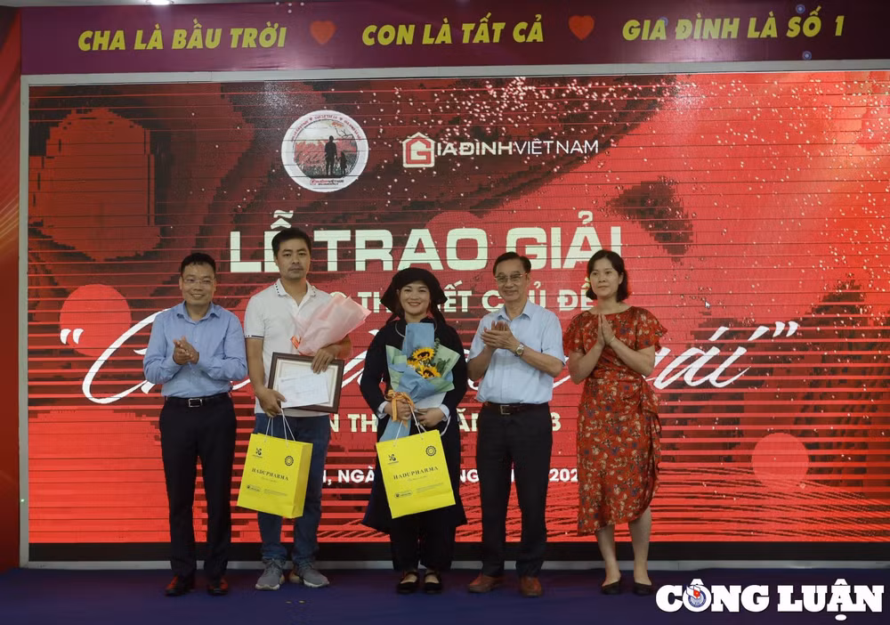 cha va con gai cuoc thi nhieu cam xuc mang dam y nghia nhan van ve tinh cam gia dinh hinh 3