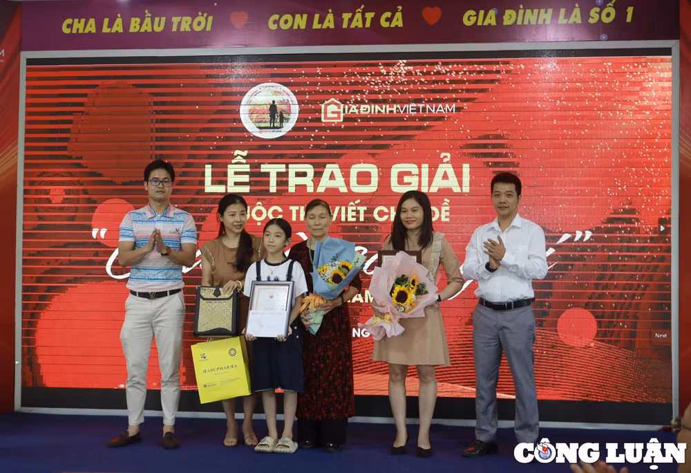cha va con gai cuoc thi nhieu cam xuc mang dam y nghia nhan van ve tinh cam gia dinh hinh 4