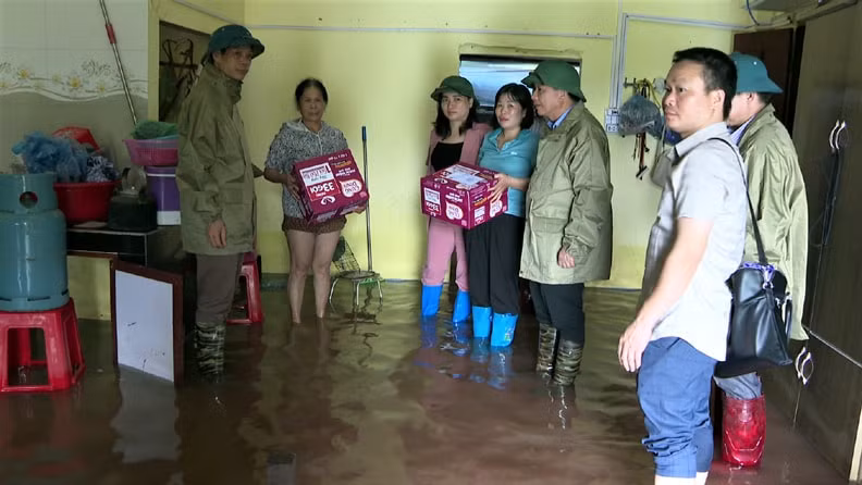 lang son khan truong ho tro nguoi dan khac phuc hau qua sau mua lu hinh 1