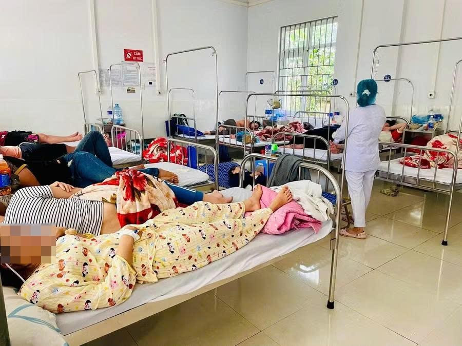 Số người nhập viện sau khi ăn bánh mì ở An Khê đã tăng từ 78 lên đến 248 người (ảnh Như Nguyện) 1787734560379-7020462797444541469-g7916369889251348908-7c6cdf8e7384013ad44a47b0f4a4fb78.jpg