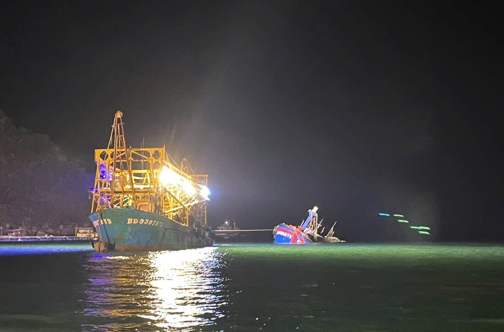 Nguyên nhân khiến tàu bị chìm được xác định do va vào đá ngầm trong quá trình di chuyển đi khai thác. Ảnh Biên phòng Gia Lai 1787356654173-3876863067268421821-3876863067268421821-c4bf702f73eaa15f167c6e6be6dcc9fd.jpg