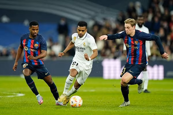 danh bai real 1 0 barca nhan loi the cuc lon o tran luot ve cup nha vua hinh 2
