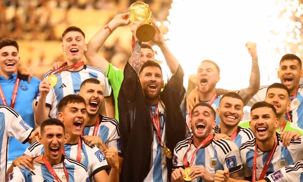 messi choi lon chi tien khung mua iphone ma vang tang toan doi argentina hinh 3
