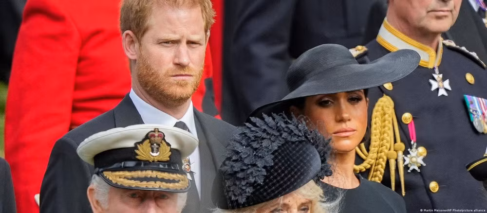 hoang tu harry va meghan bi yeu cau tu bo tai san hoang gia anh hinh 1