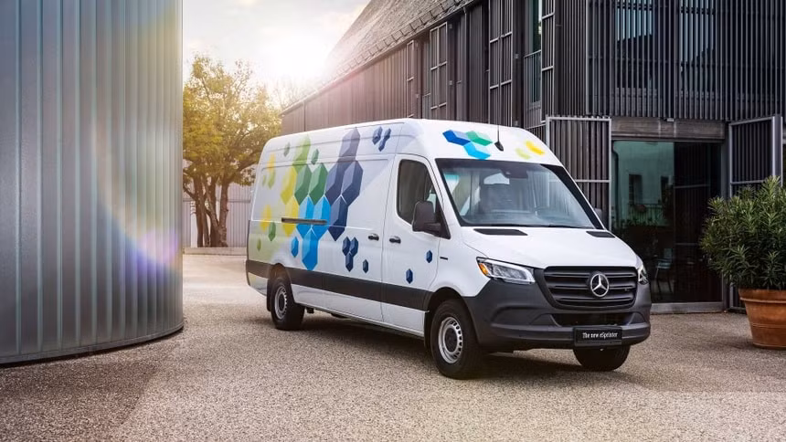 mercedes benz trieu hoi gan 53000 xe sprinter do nguy co chay hinh 2